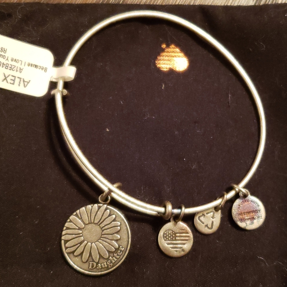 🆕️NWT Alex and Ani "daughter" bracelet